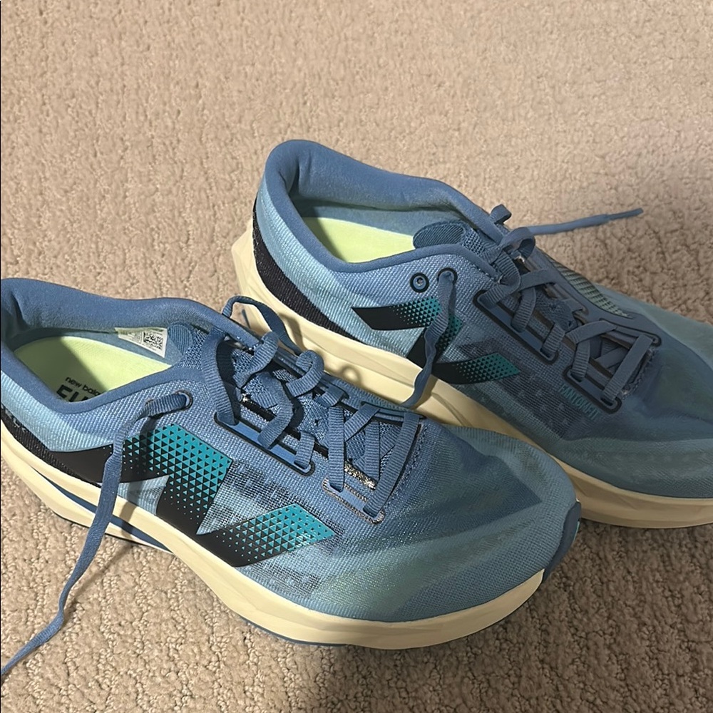 New balance sneaker FuelCell Rebel v4